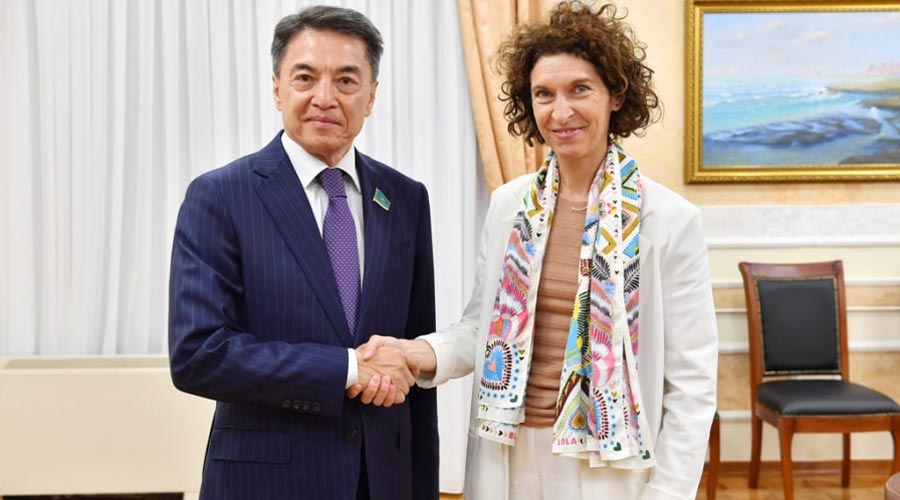 El vicepresident del Senat del Parlament, Askar Shakirov i Maria Ubach