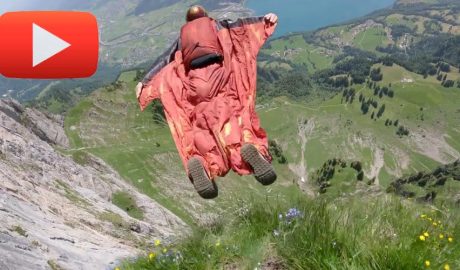 Home volant amb un vestit-ala