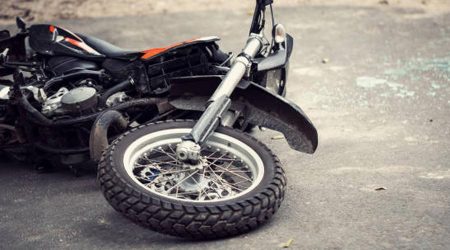 Una moto accidentada al terra