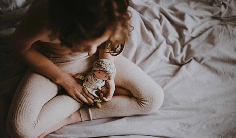 Una nena amb problemes de salut mental