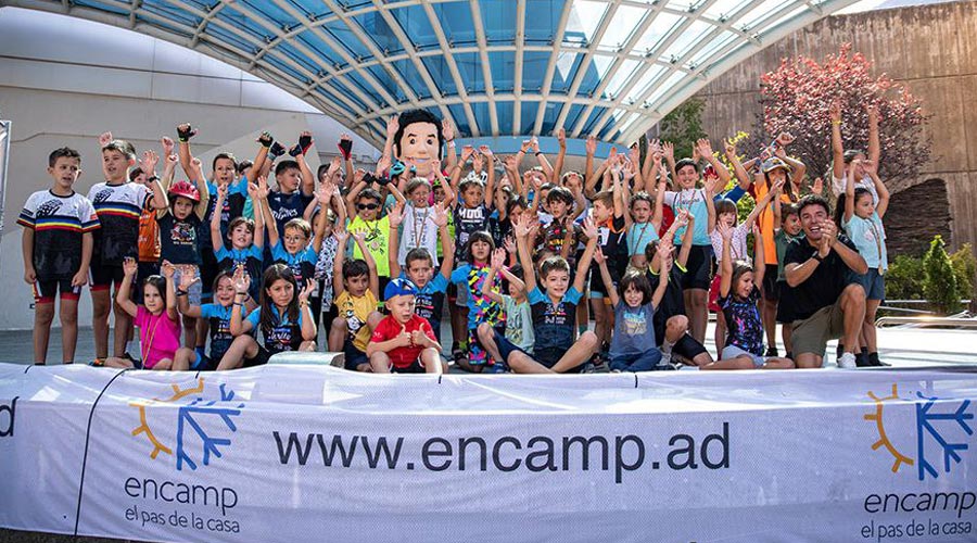 Foto de família dels joves participants de la Purito Kids (Purito Andorra)