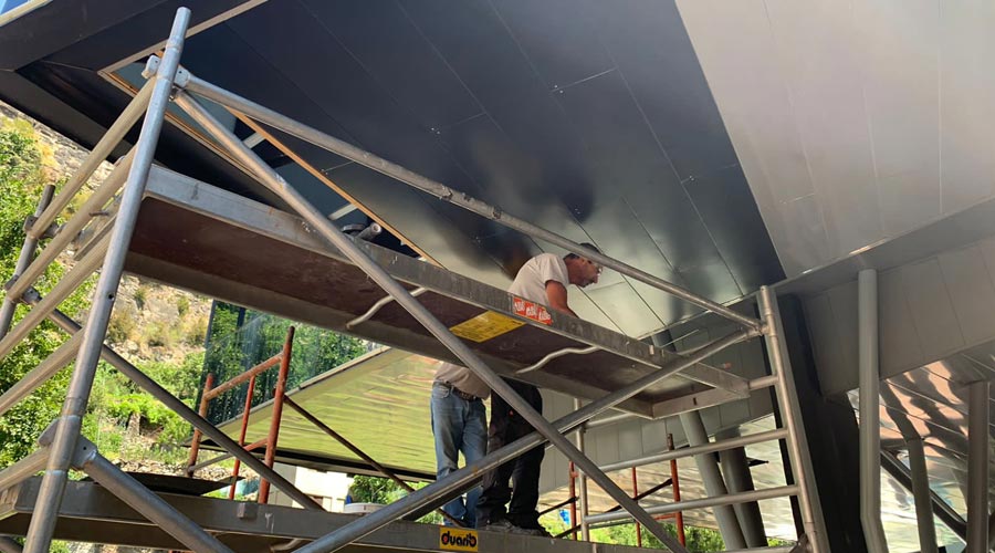 Treballs de reparació a l'Espai Caldes