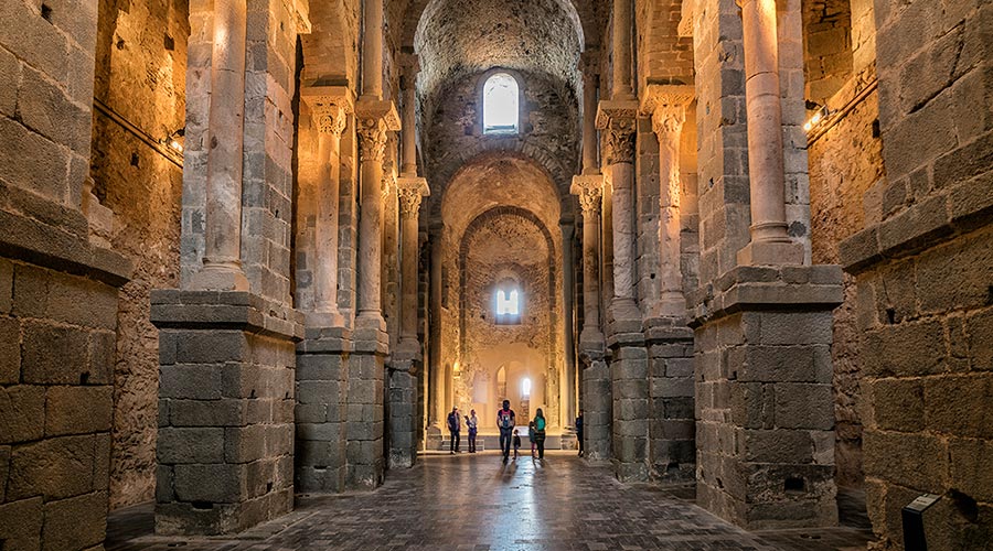 Interior del Monestir de Sant Pere de Rodes 