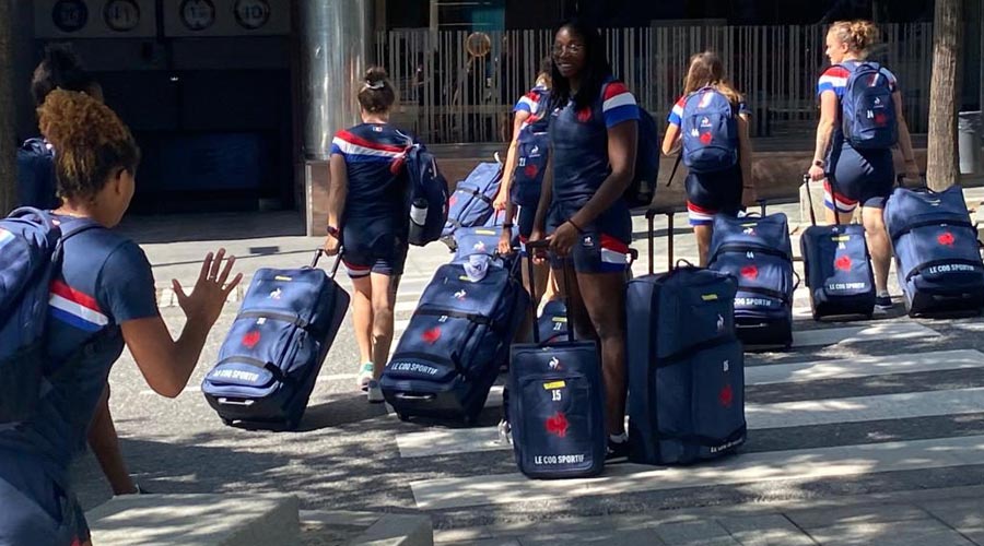 Arribada a Andorra de les jugadores de la selecció francesa de rugbi XV