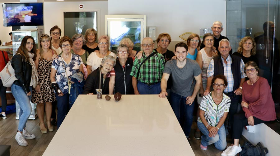 Visita de la gent gran d'Encamp a la fàbrica de xocolata