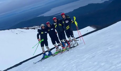 Quatre esquiadors del programa Esquí Estudi Batxillerat Esportiu, a Xile