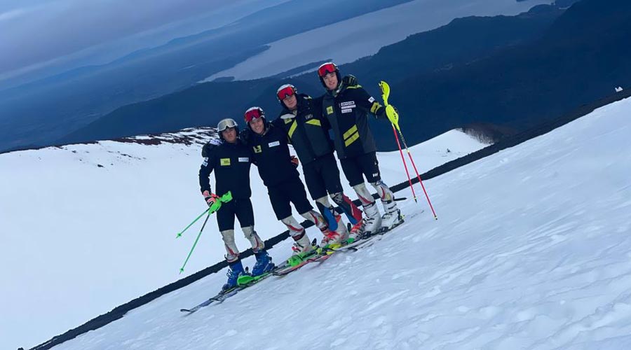 Quatre esquiadors del programa Esquí Estudi Batxillerat Esportiu, a Xile