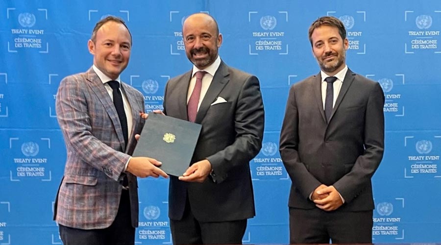 Xavier Espot dipositant l’instrument d’Andorra per adherir-se al Protocol destinat a prevenir, reprimir i castigar el tràfic d’éssers humans a les Nacions Unides