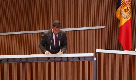 El conseller general del PS, Pere López, intervenint en el Debat d'Orientació Política