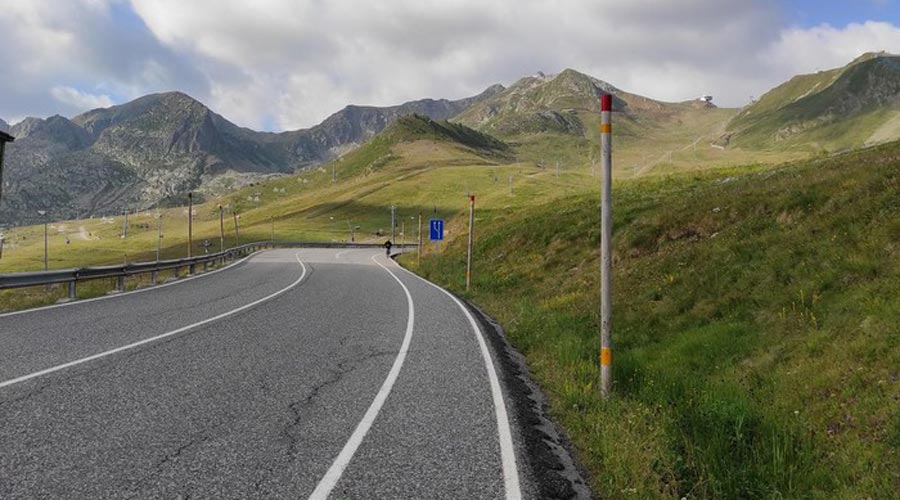 Carretera a la zona de les Bordes d'Envalira