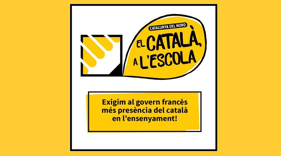 Un cartell advertint dels impediments que tenen escoles de la Catalunya Nord per a fer classes en català