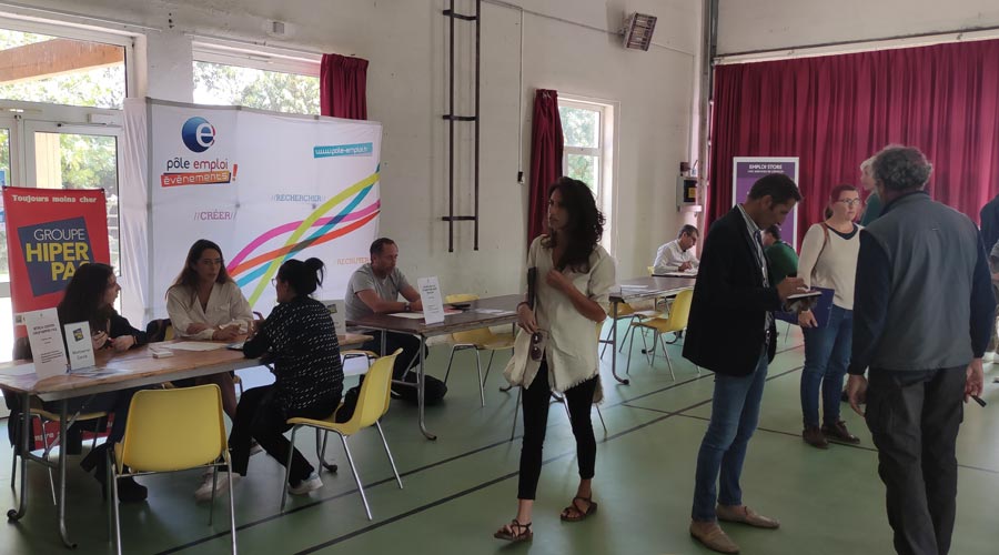 Set empreses andorranes participen en una jornada per captar treballadors a Latour de Carol