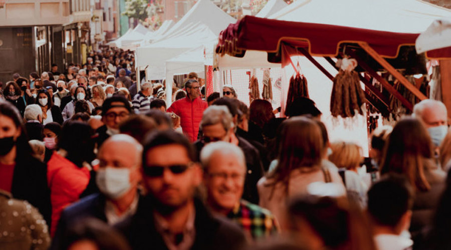 Molta gent al mercat de la Seu