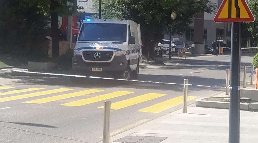 El carrer Prat de la Creu tallat per la Policia per un maletí sospitós