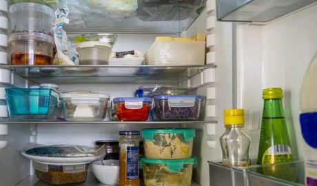Una nevera amb menjar