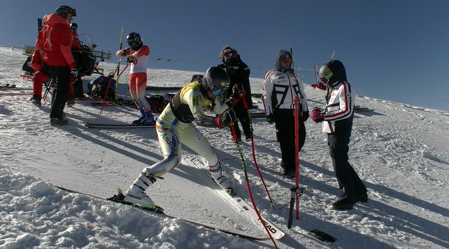 L'esquiadora andorrana, Cande Moreno, entrenant a Zermatt