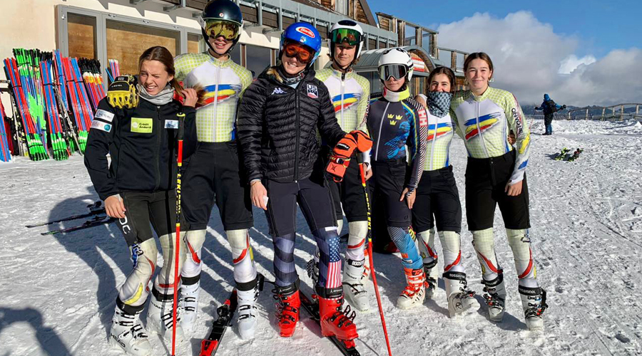Els joves esquiadors andorrans de l'EEBE amb la nord-americana Mikaela Shiffrin