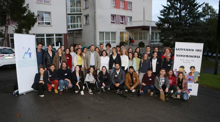 Foto de família del II Fòrum Transpirinenc de la Joventut