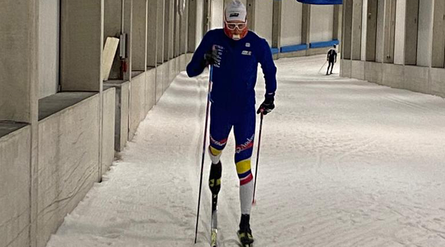 L'esquiador andorrà de fons entrenant a Overhof