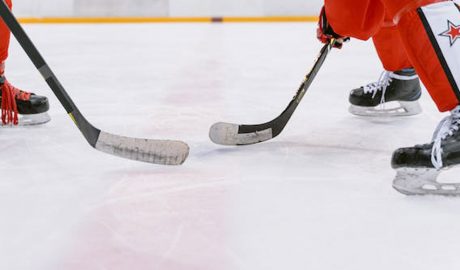 Dos jugadors d'hoquei gel