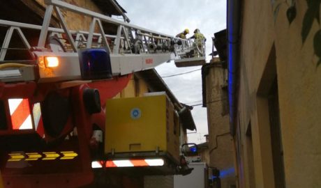 Els Bombers apaguen una xemeneia a Castellciutat