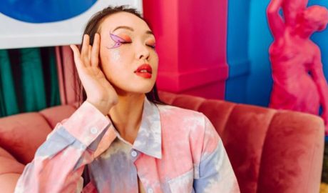 Una noia molt maquillada