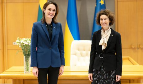 La presidenta del Parlament lituà amb la ministra Maria Ubach