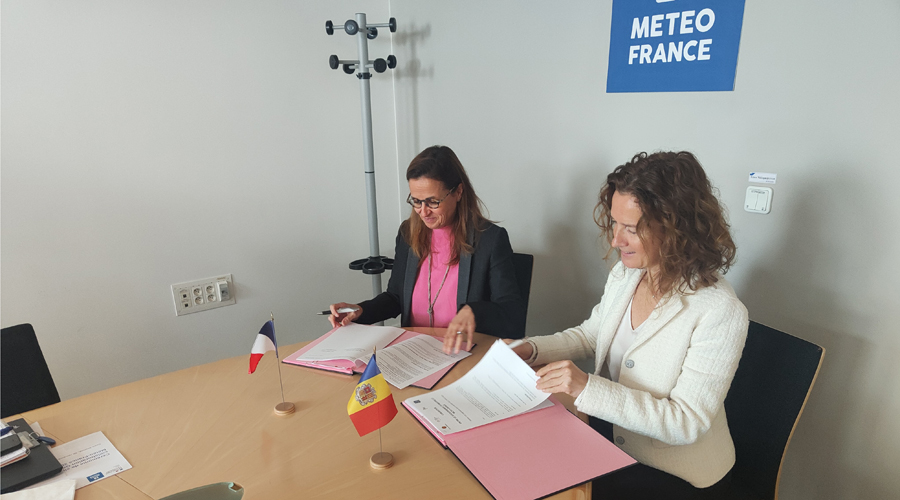 La directora general de Météo France, Virginie Schwarz i la ministra Silvia Calvó