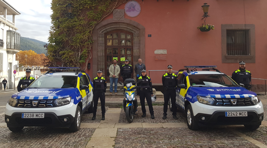Dos cotxes i una moto nous de la Policia Local de la Seu