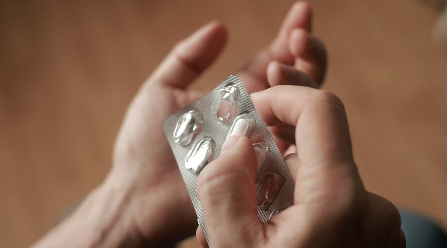 Unes mans amb antibiòtics