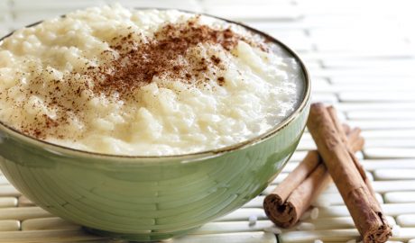Un bol d'arròs amb llet i canyella