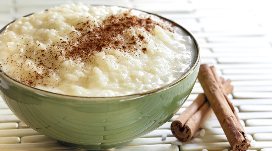 Un bol d'arròs amb llet i canyella