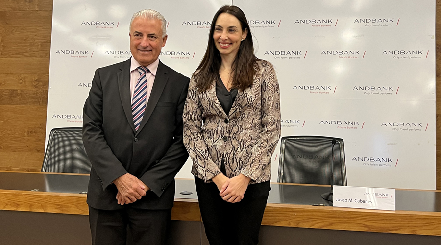 Josep M. Cabanes, Sots-director general Banca País d’Andbank i la presidenta de la FMA Natàlia Gallego