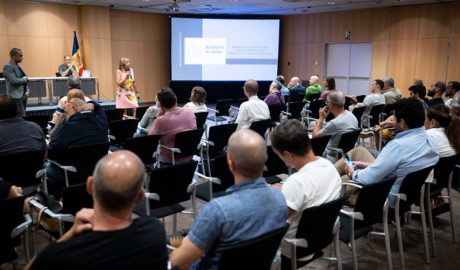 Representants dels clubs esportius en una trobada, al setembre, per a exposar-los les bases de la convocatòria d'ajuts