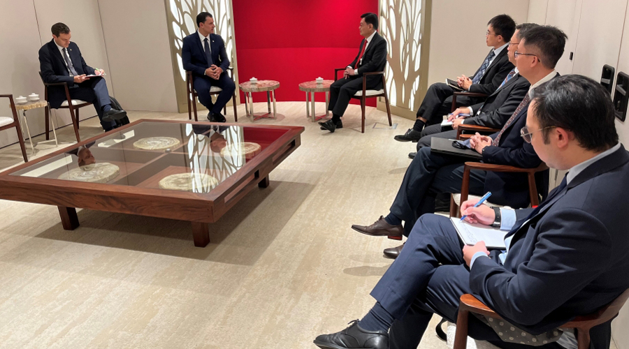 El ministre Jordi Gallardo reunit amb ministres i altres autoritats de Singapur