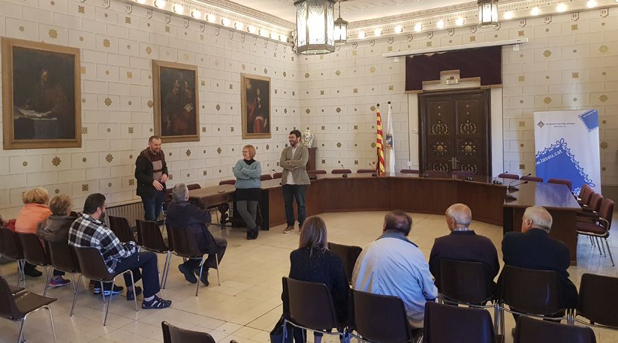 Usuaris i usuàries de l’Escola de Salut de les Persones Grans del CAP de la Seu d’Urgell visiten l'Ajuntament