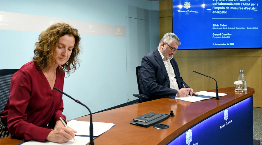 La ministra Calvó i el president d'AGIA, Gerard Caselles