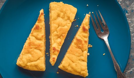 Tres talls d'un pastís de carabassa