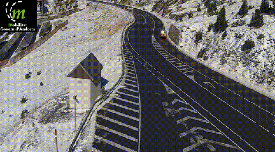 Vista des d'una de les càmeres de Mobilitat d'Envalira amb neu, aquest matí de dissabte
