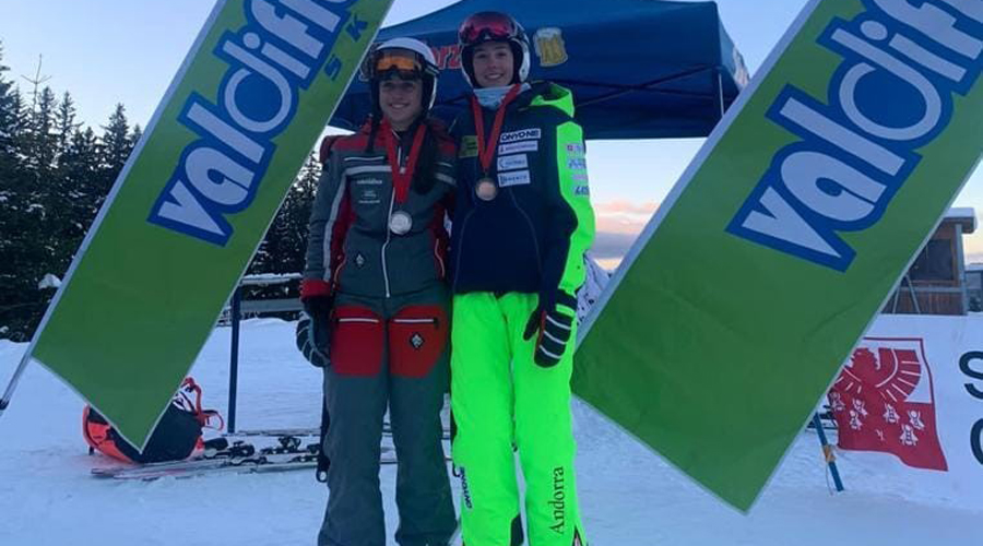 L'esquiadora andorrana, Carla Mijares, amb la italiana Ludovica Righi
