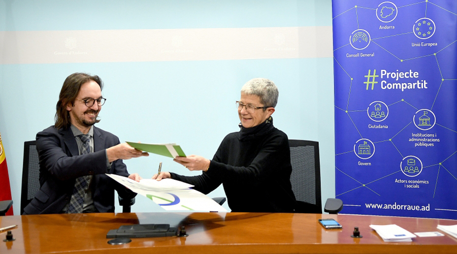 El secretari d’Estat d’Afers Europeus, Landry Riba i la directora de l’entitat ADRET - centre Europe Direct Pirineus, Claire Sarda-Vergès