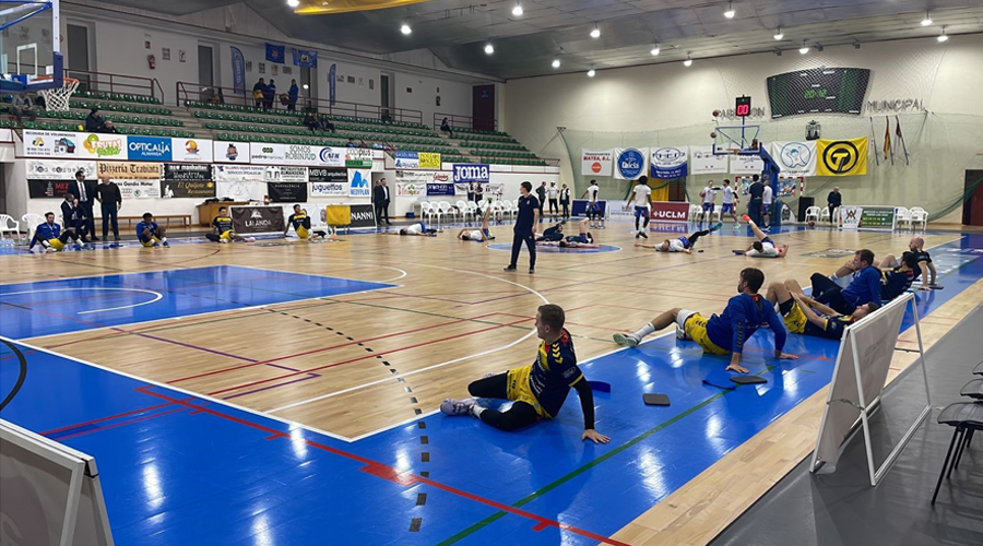 El BC Andorra en l'escalfament previ al partit davant l'Almansa