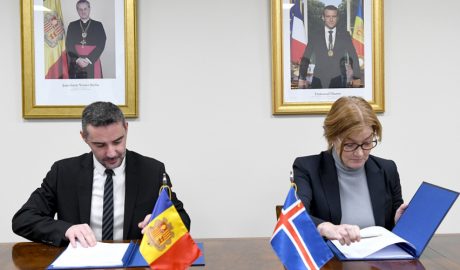 El secretari d’Estat d’Afers Financers Internacionals, Marc Ballestà, i la directora del departament de Tributs del Ministeri d’Afers Financers i Econòmics d’Islàndia, Helga Jónsdóttir