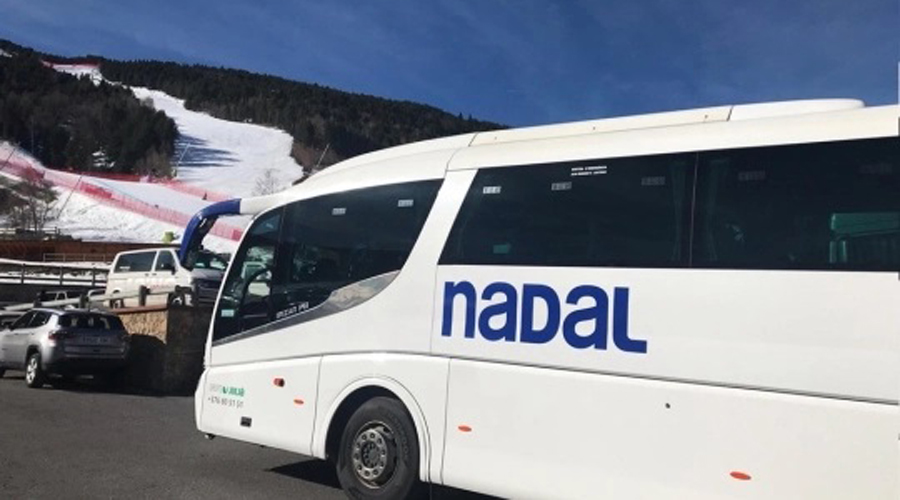 Un vehicle d'autocars Nadal