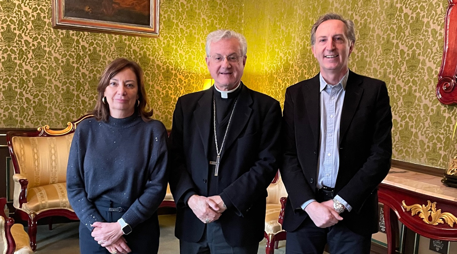 El copríncep episcopal rep als responsables de la Fundació Clara Rabassa