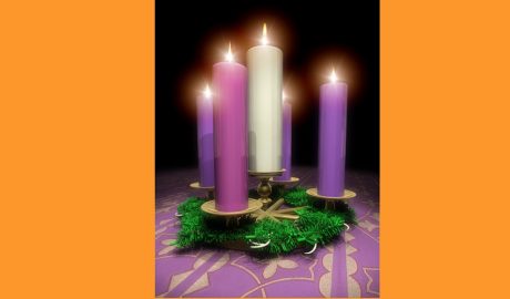 Una corona d'Advent amb les seves espelmes