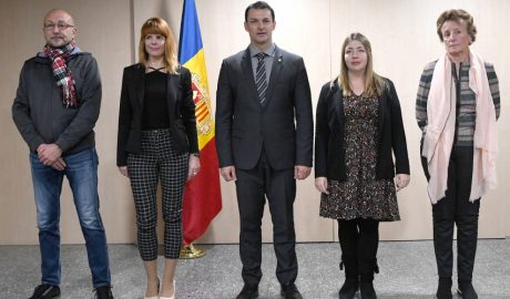 El ministre Gallardo amb els quatre representants de les noves entitats que se sumen a la Xarxa d’empreses inclusives