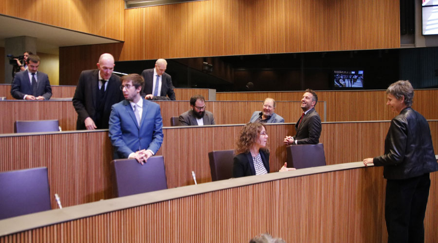 En primer terme de la foto, els membres del Grup Parlamentari Socialdemòcrata