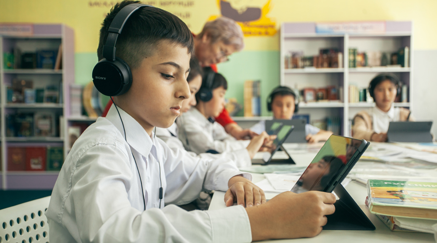 Infants interactuant a internet acompanyats d'un adult