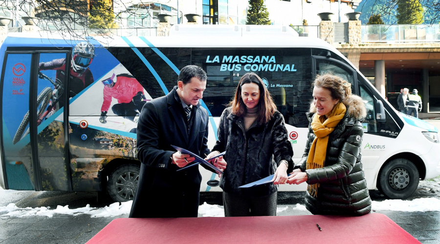 El ministre Jordi Gallardo, la cònsol major de la Massana, Olga Molné i la ministra Silvia Calvó